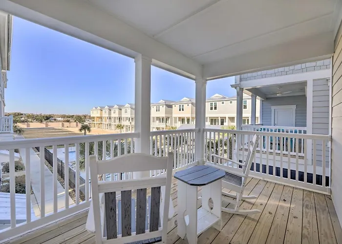 Gorgeous Emerald Isle Getaway: Walk To Beach!