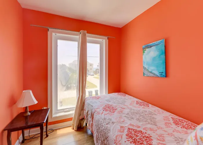 'West Of The Moon' Ocean Apt W/ Beach Access!